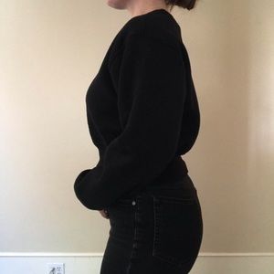 Cropped black sweatshirt
